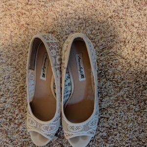 American Eagle Outfitters Cream Sandals with Peep Toe and Decorative Detailing